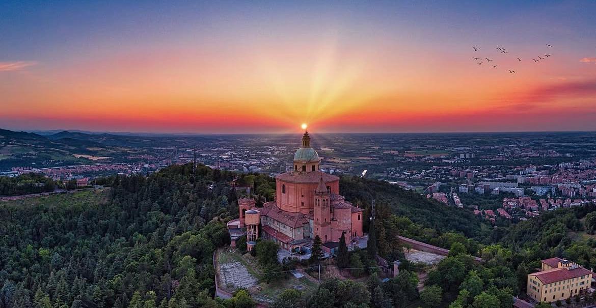 Camminata a San Luca al Tramonto con gelato o spritz